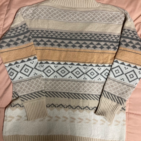 NWOT Geometric Pattern V-Neck Knit Sweater - Picture 7 of 8